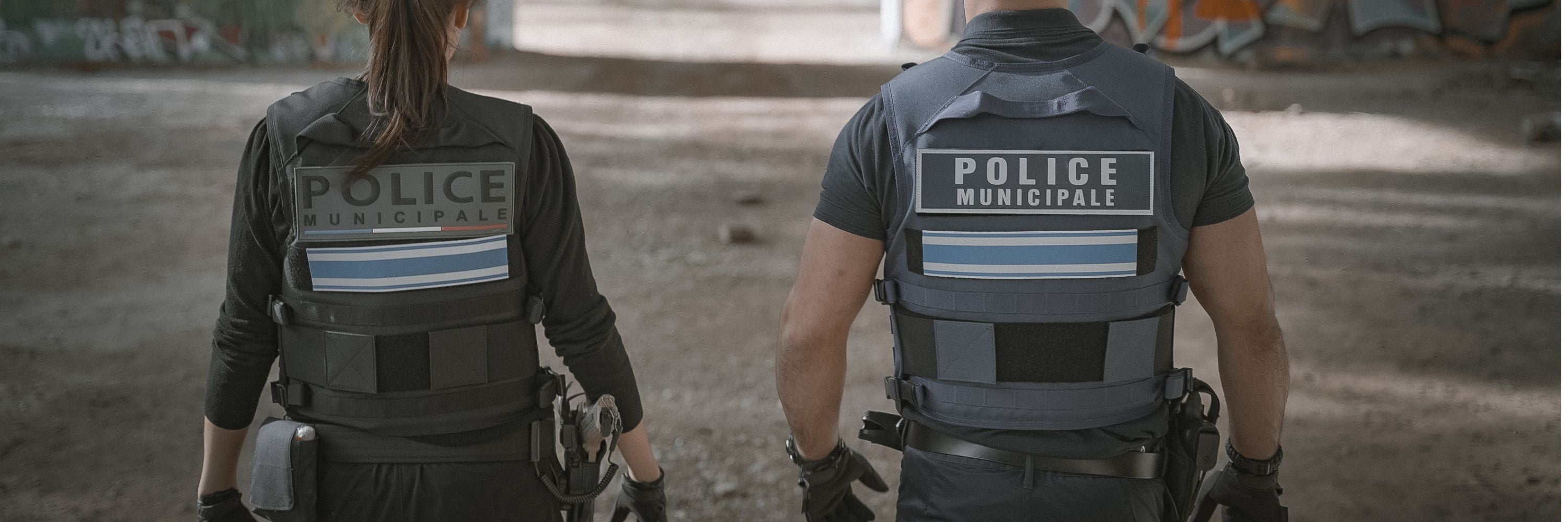 Photo de policiers avec nos gilets pare-balles NIJ