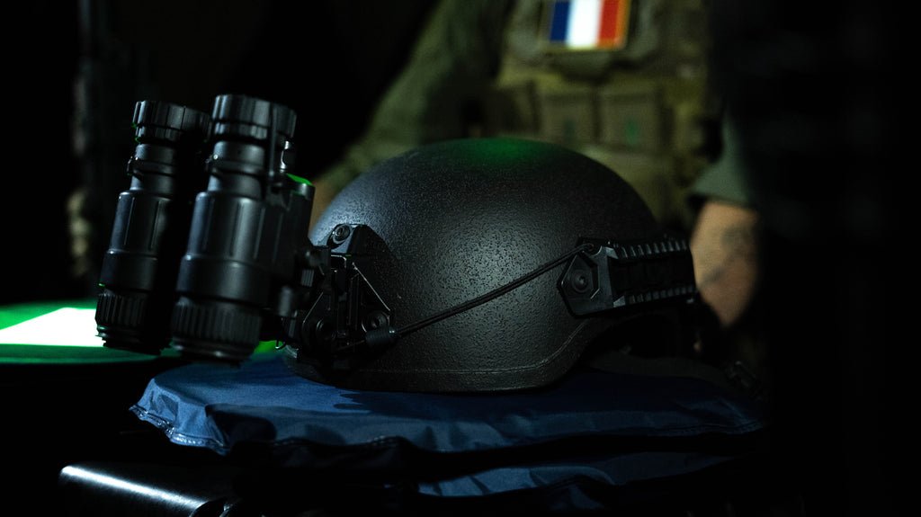 Photo d'un casque balistique avec NVG