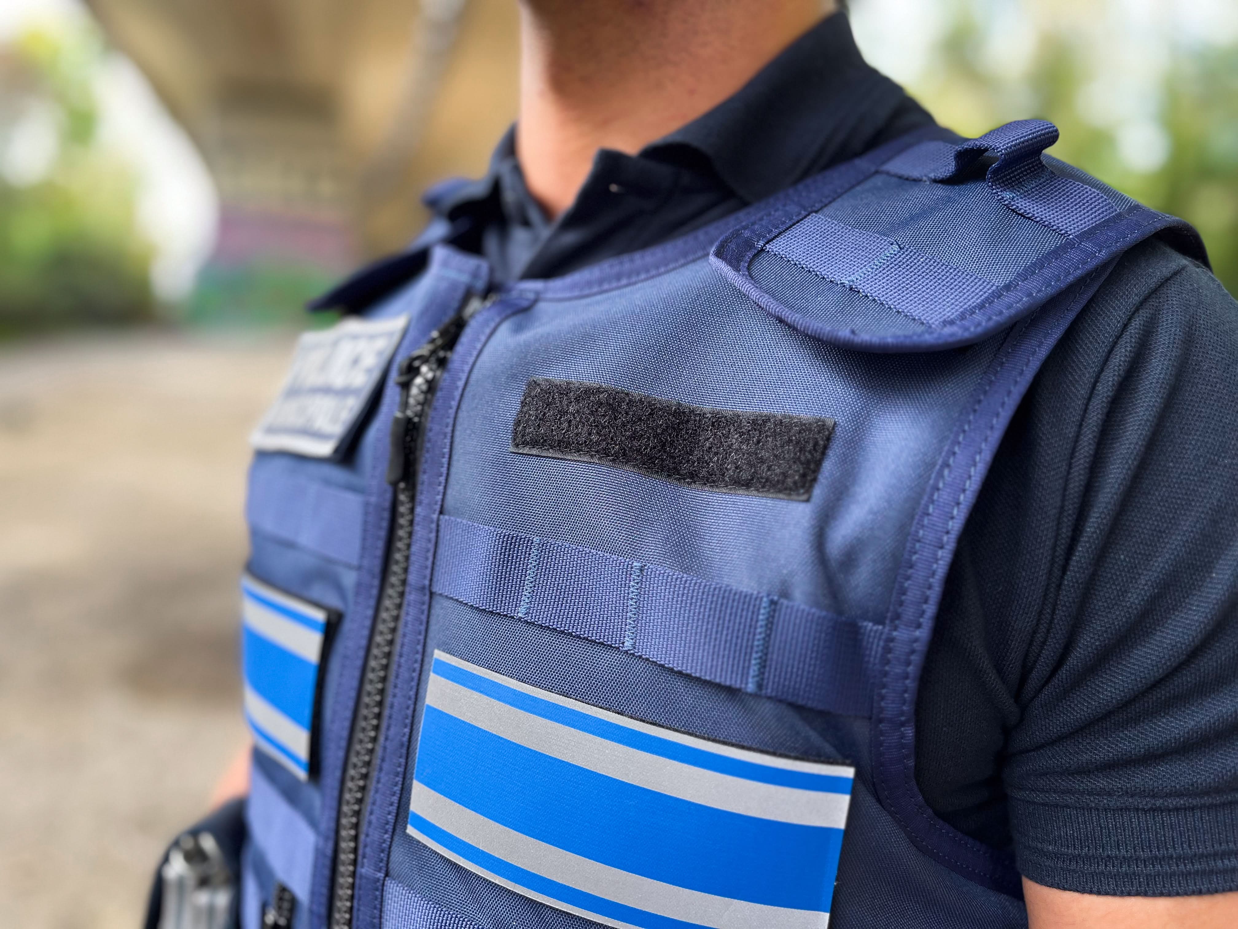 Bande d'identification sur un gilet pare-balles