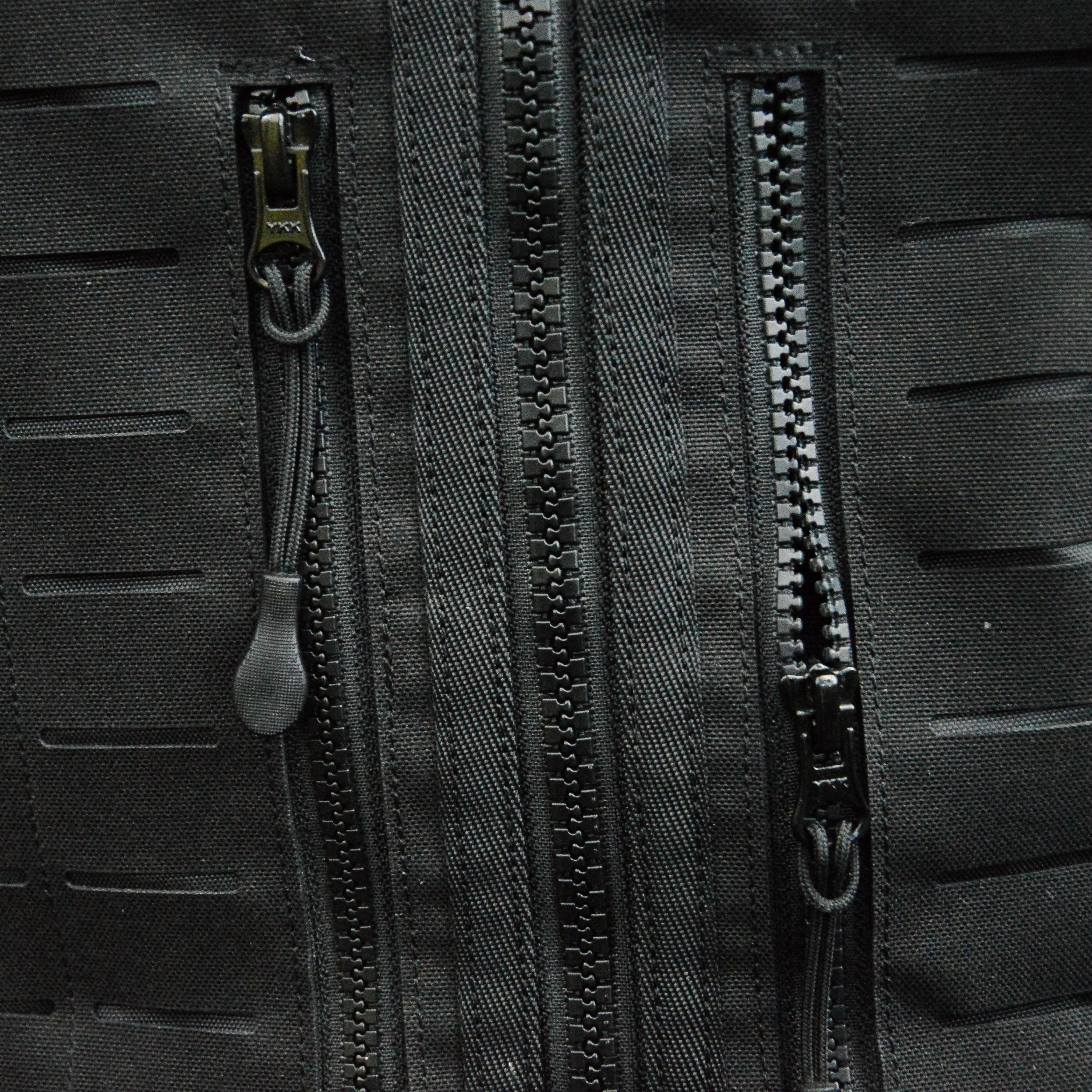 Poche zip du gilet de combat